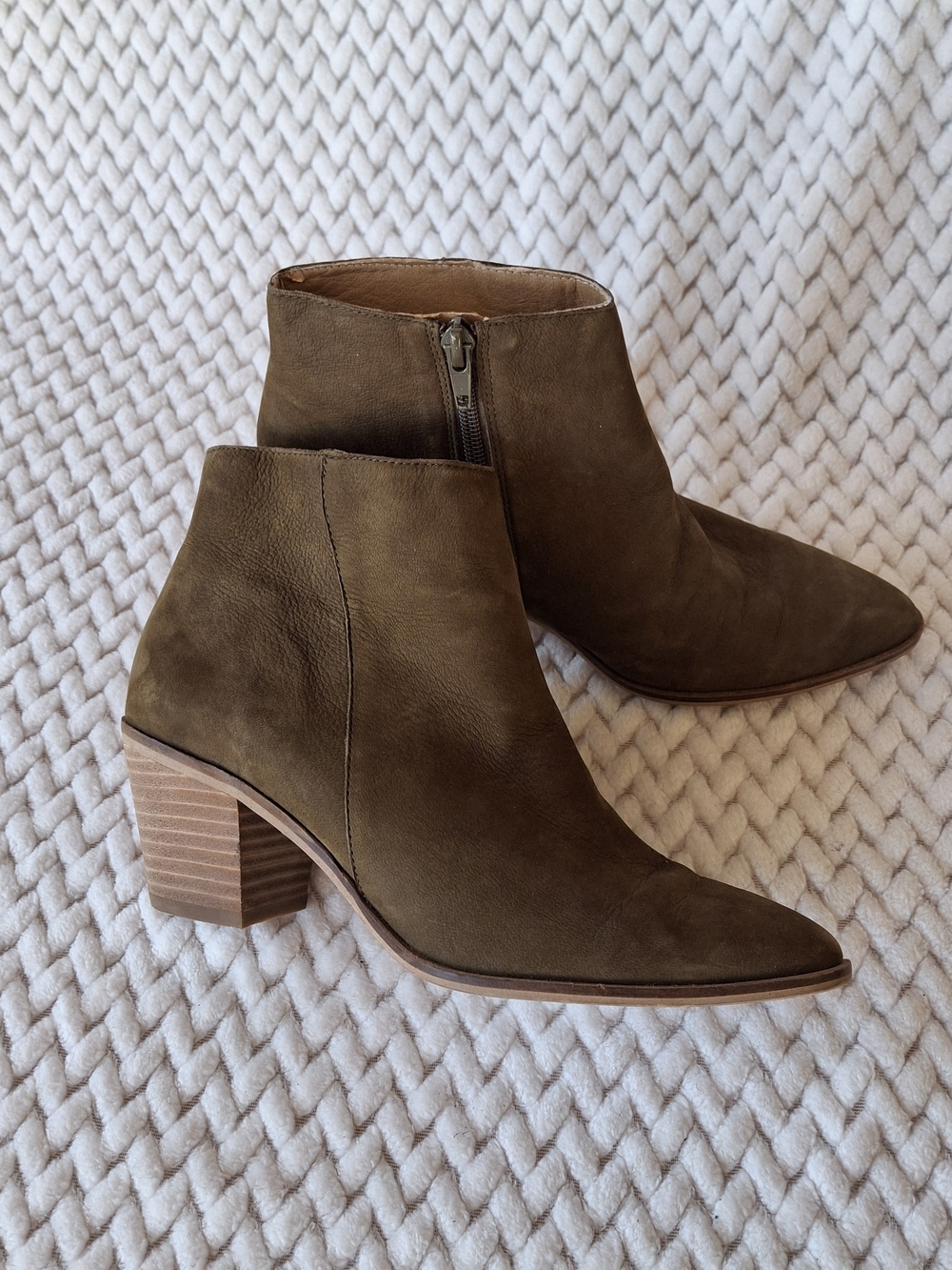 Women's Lucky Brand Linnea Ankle Booties. Size: 6M Khaki green color